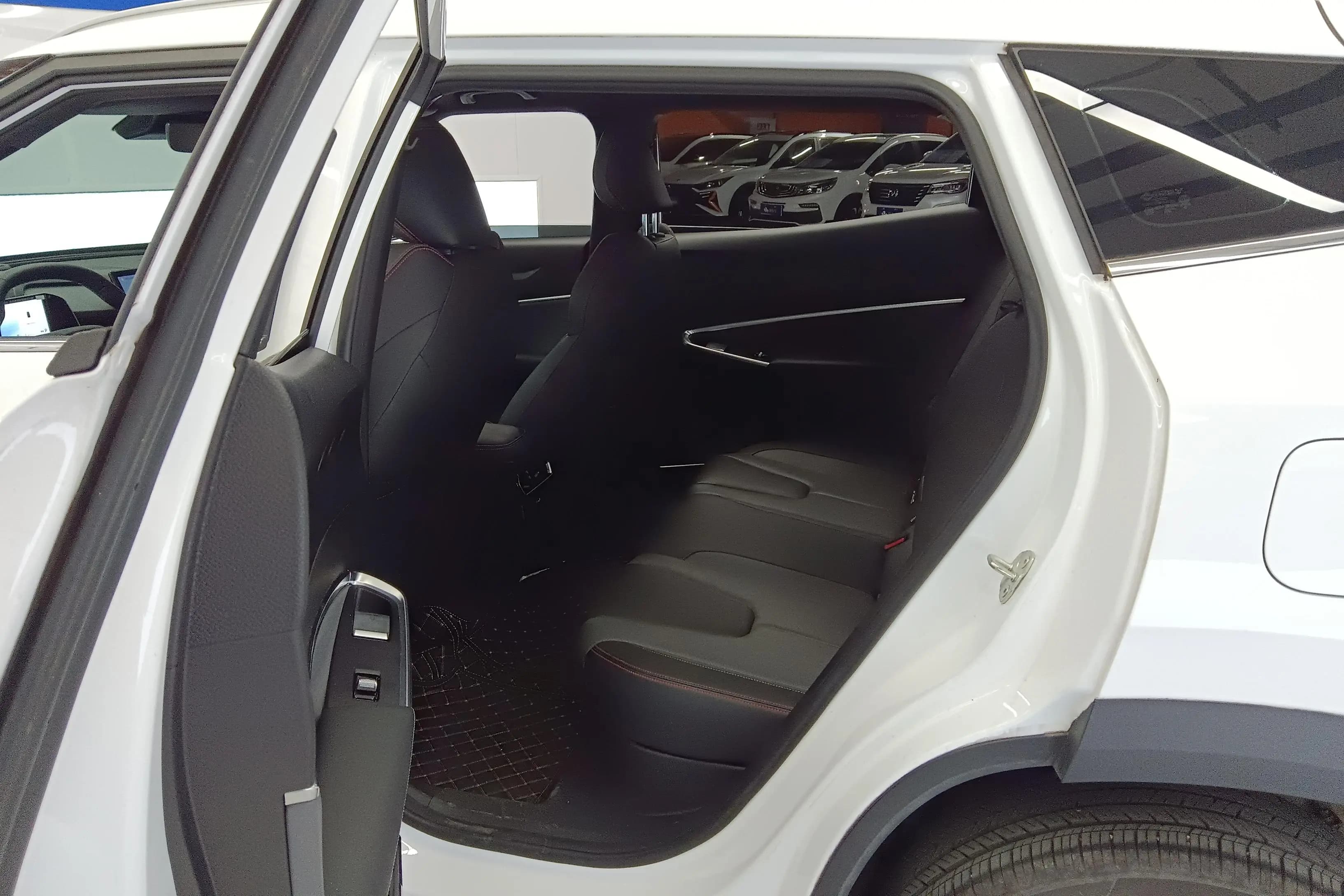 Geely Atlas 2023 г. 16904 км. — фото 15