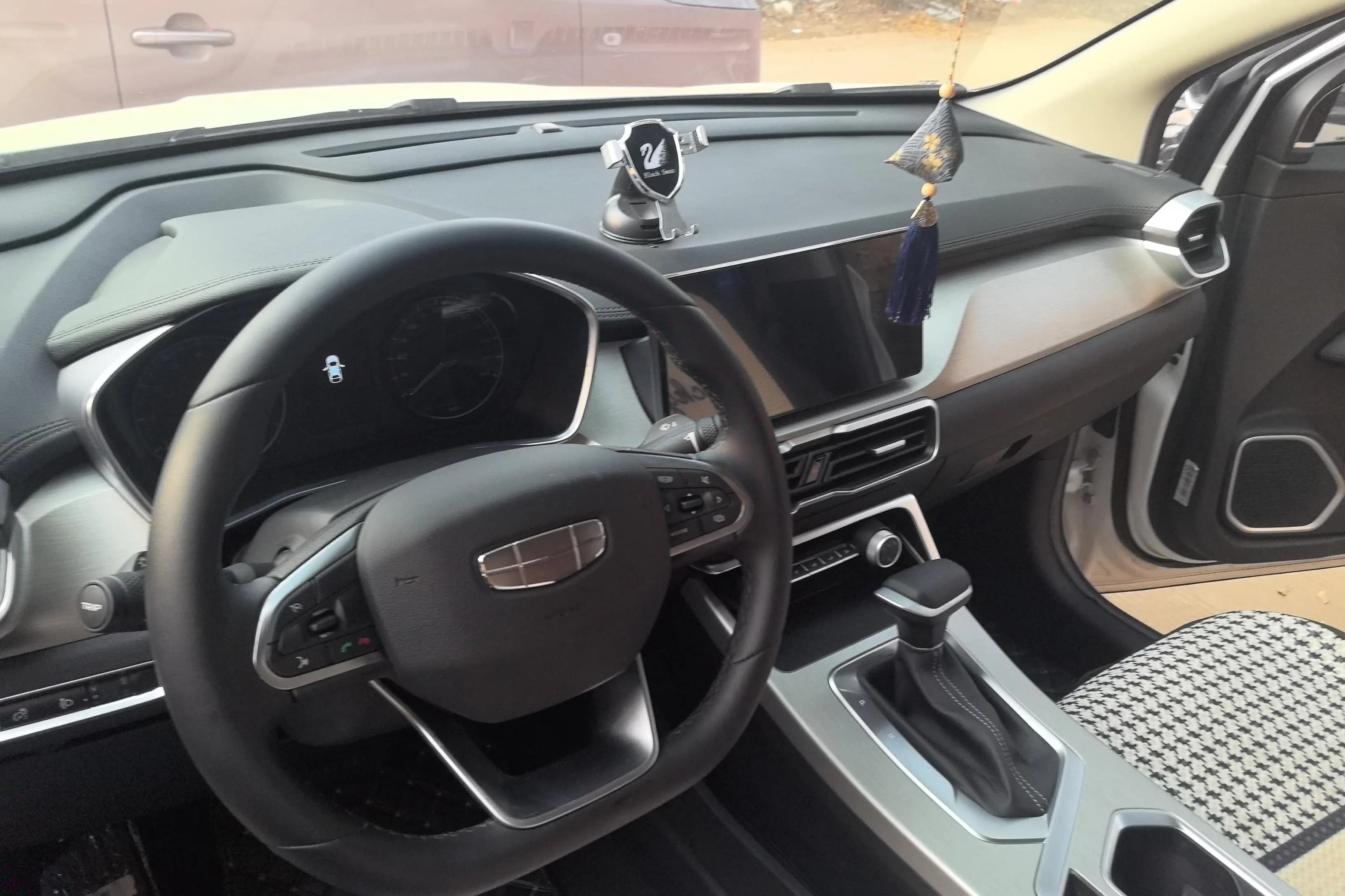 Geely Coolray SX11 2024 г. 6600 км. — фото 7