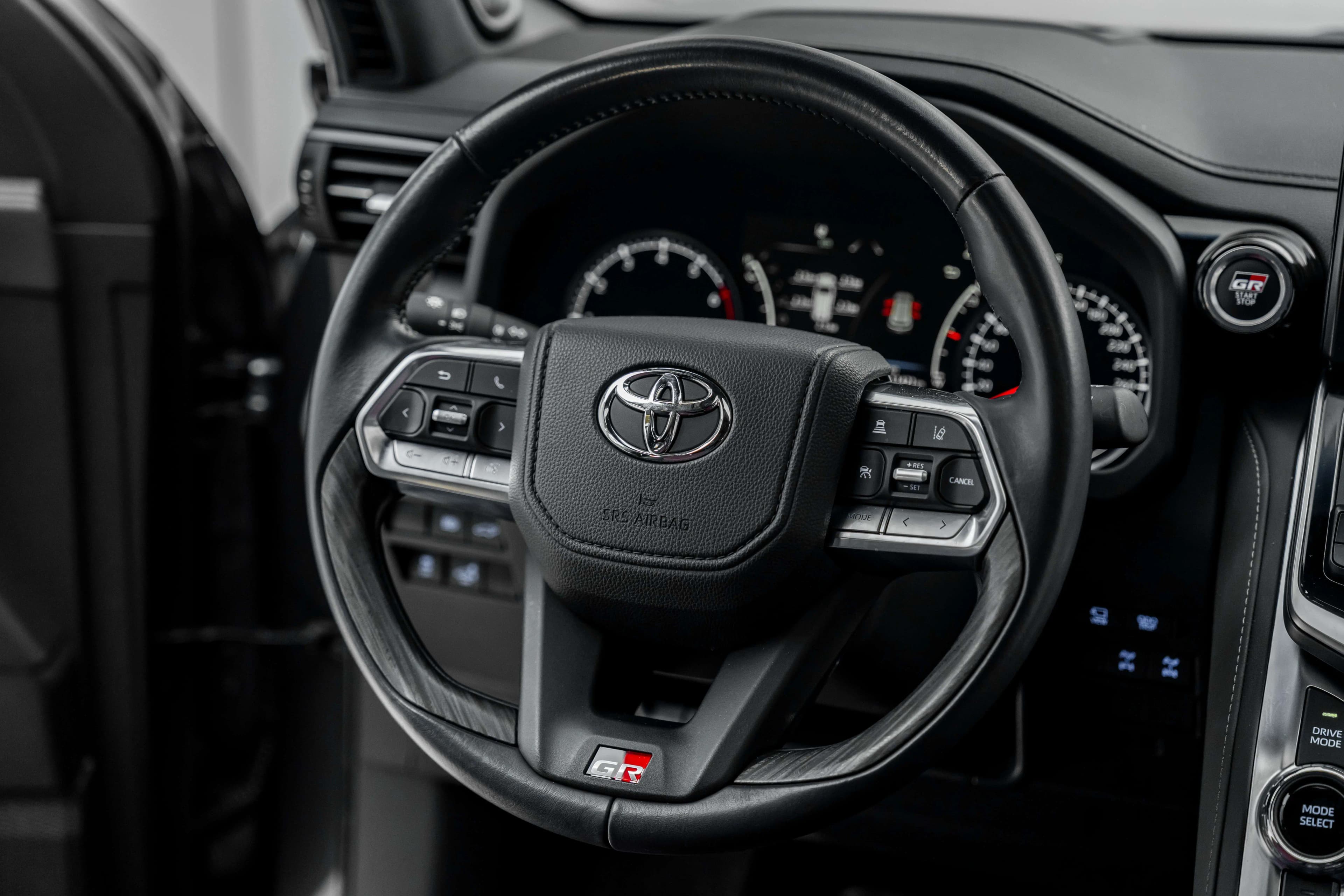 Toyota Land Cruiser 2024 г. 11095 км. — фото 38