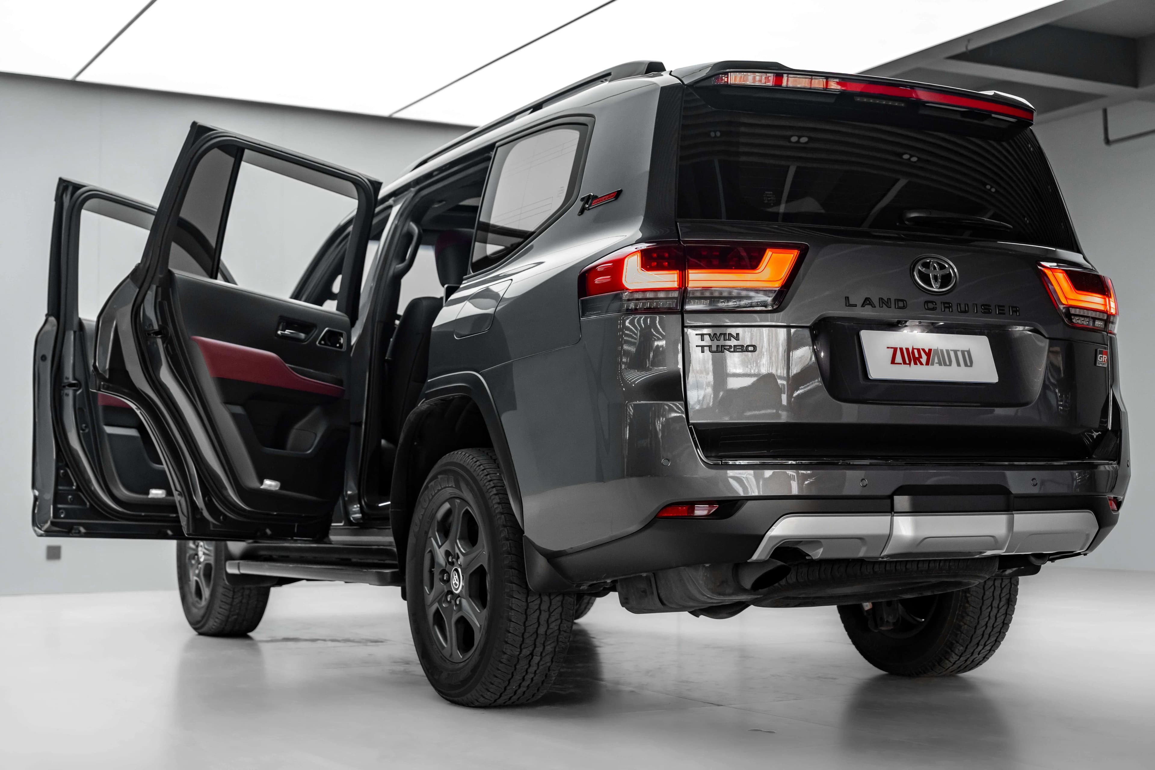 Toyota Land Cruiser 2024 г. 11095 км. — фото 10