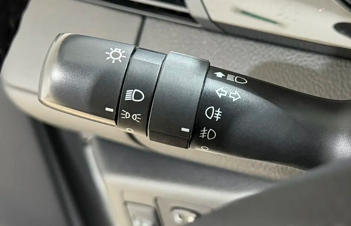Toyota Yaris L 2022 г. 9010 км. — фото 19