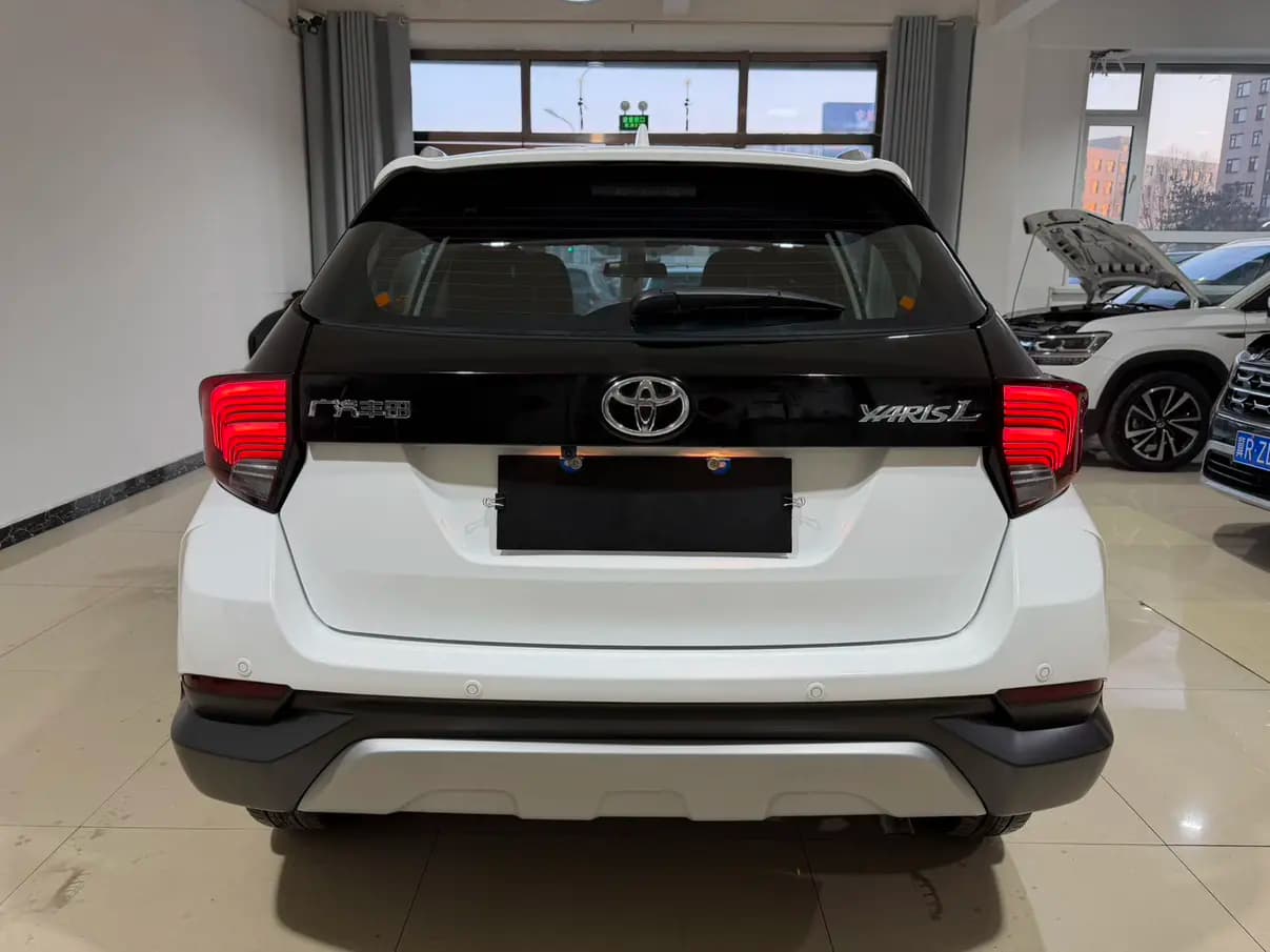 Toyota Yaris L 2022 г. 9010 км. — фото 5