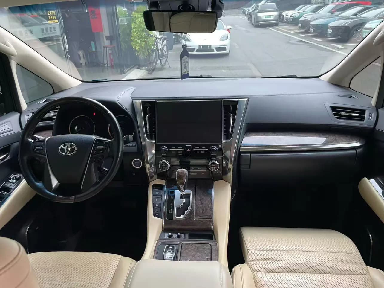 Toyota Crown Wellfire 2021 г. 118171 км. — фото 8