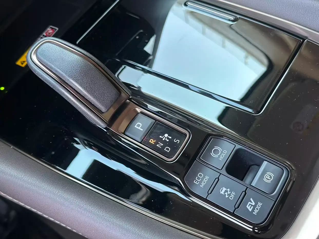 Toyota Crown Wellfire 2025 г. 20072 км. — фото 17