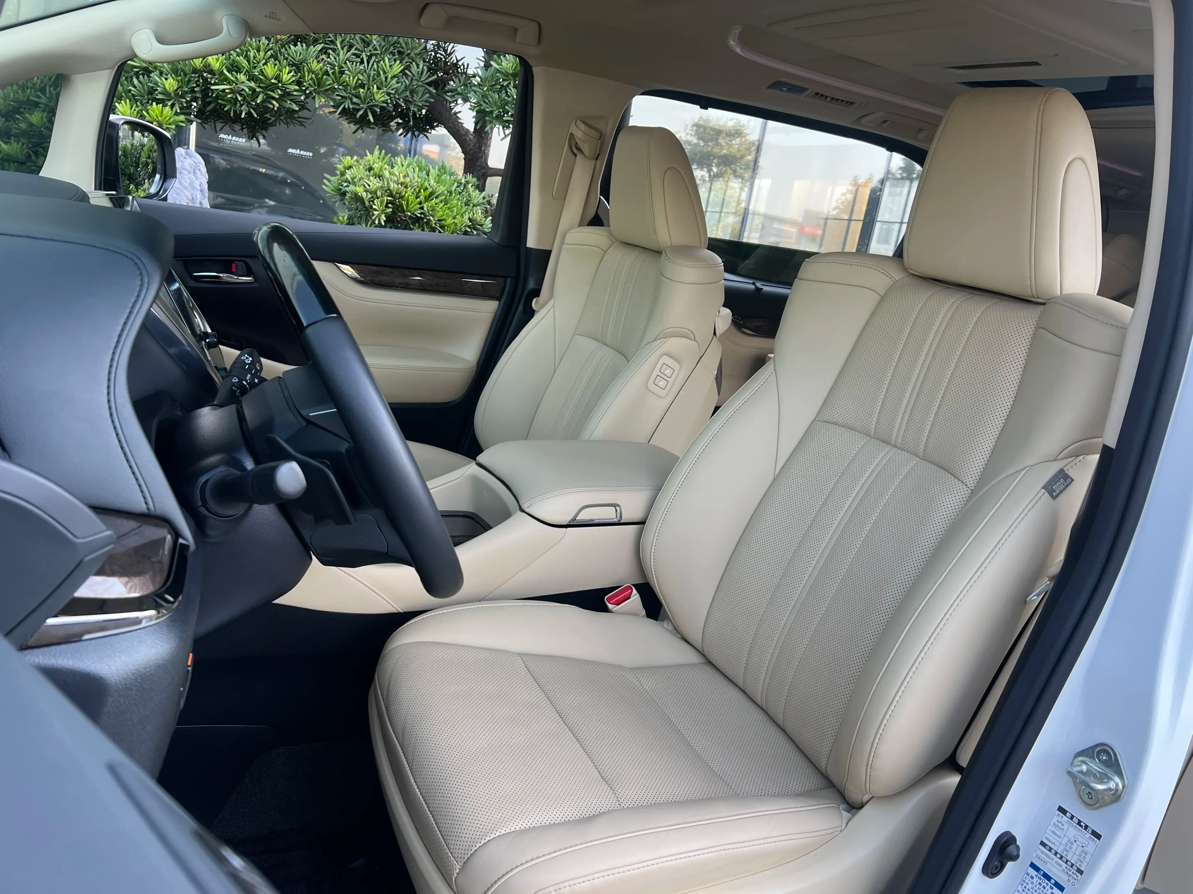 Toyota Alphard 2023 г. 28624 км. — фото 7