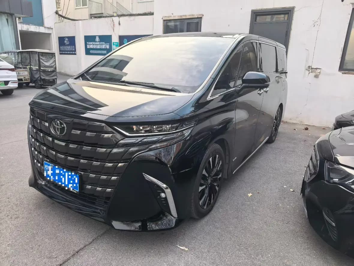 Toyota Alphard 2024 г. 27125 км.