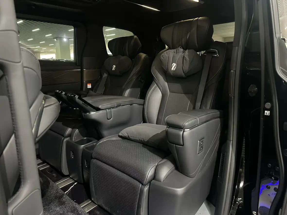 Toyota Alphard 2024 г. 27125 км. — фото 11