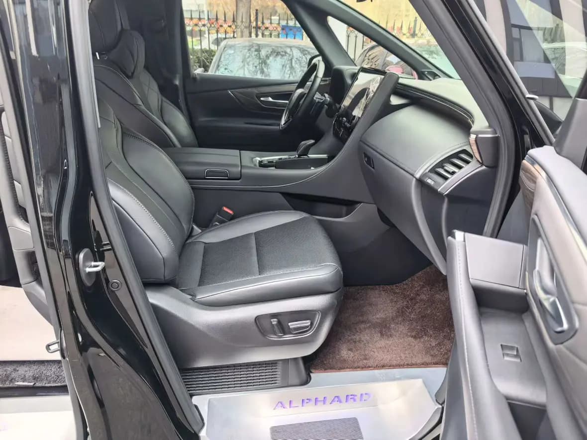 Toyota Alphard 2024 г. 27125 км. — фото 4