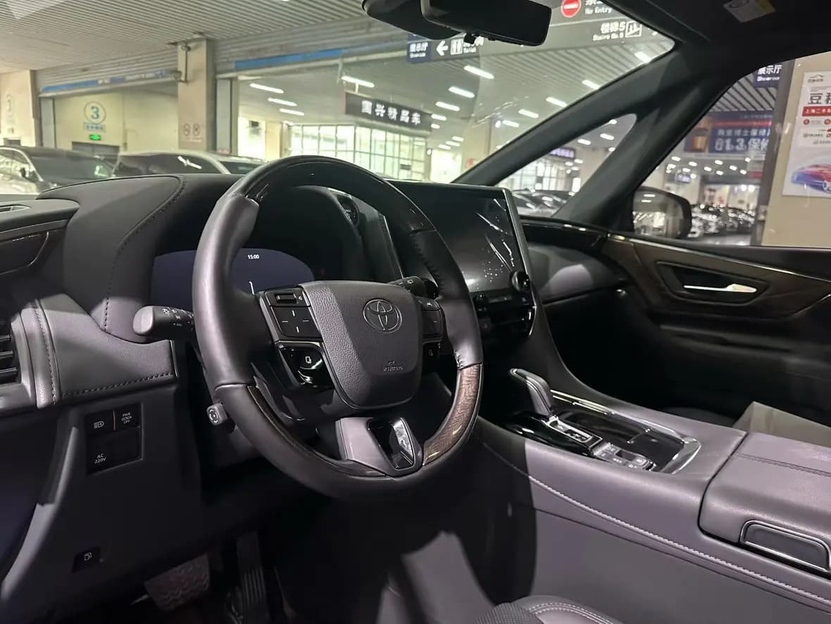 Toyota Alphard 2024 г. 27125 км. — фото 7
