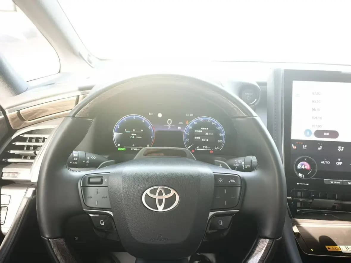 Toyota Alphard 2024 г. 27125 км. — фото 8