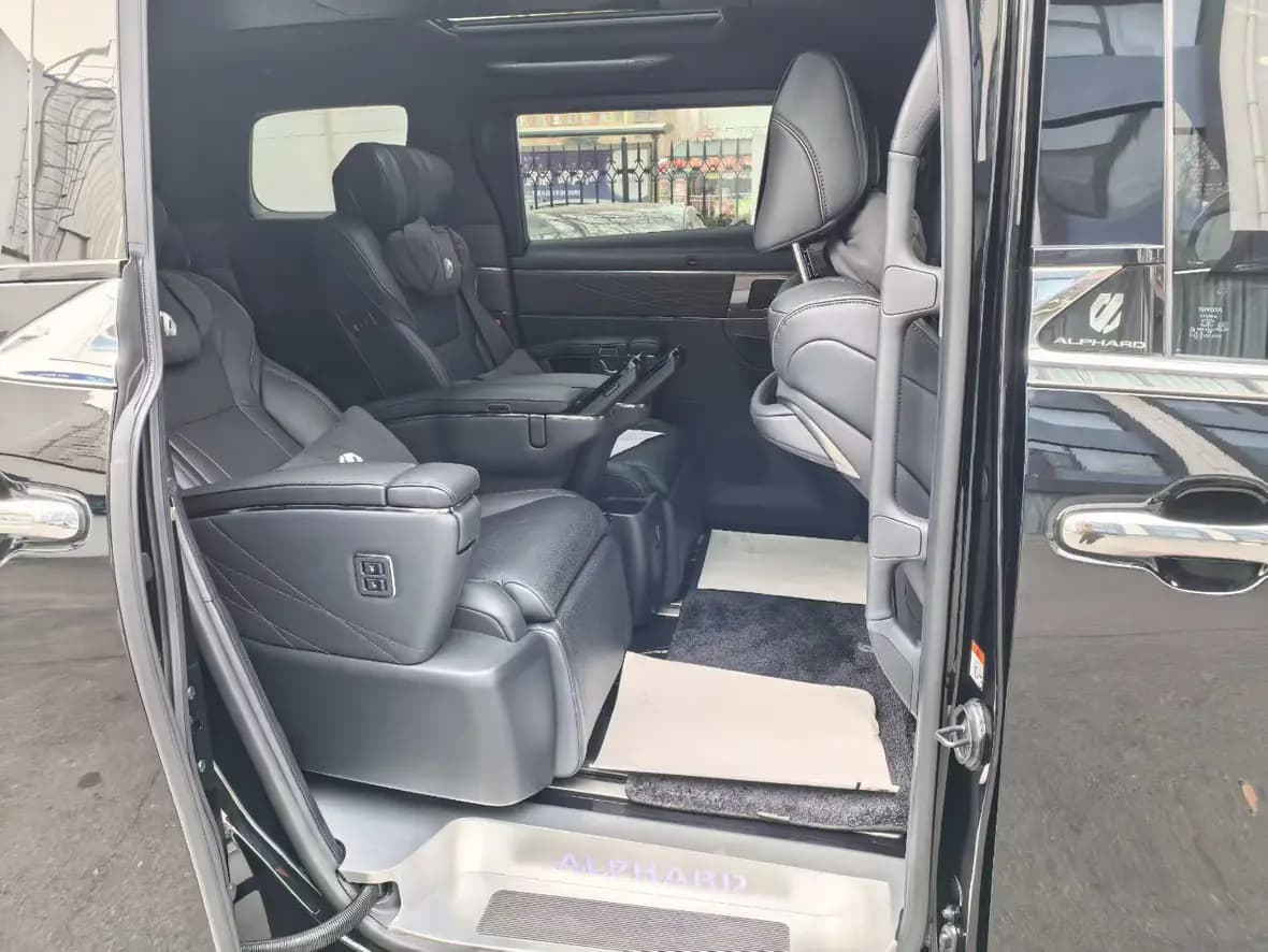 Toyota Alphard 2024 г. 27125 км. — фото 10