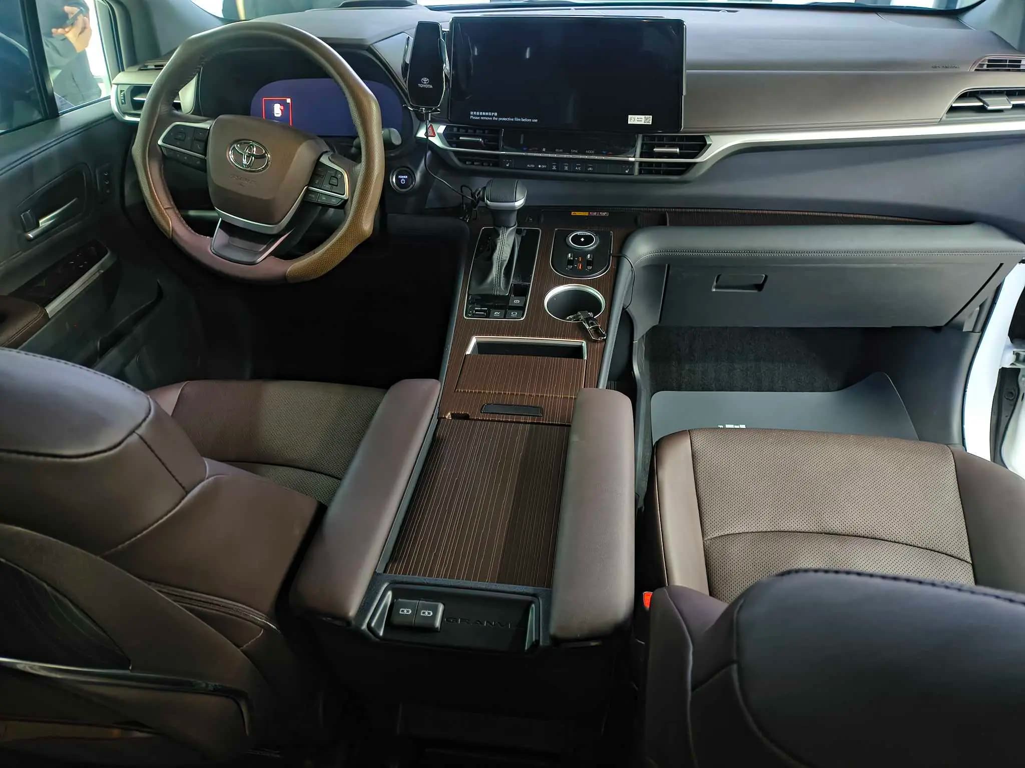 Toyota Granvia 2025 г. 13645 км. — фото 11
