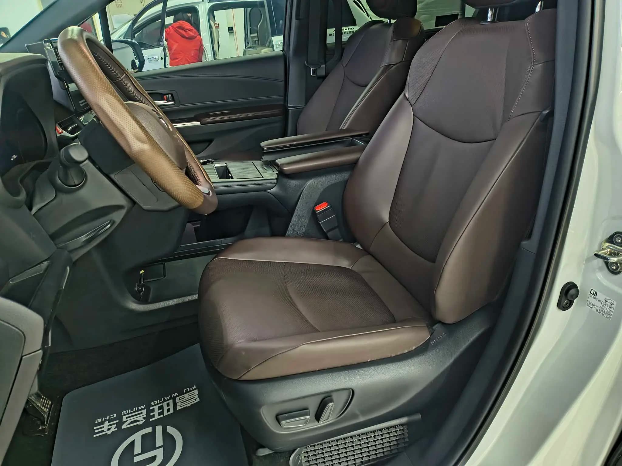 Toyota Granvia 2025 г. 13645 км. — фото 15