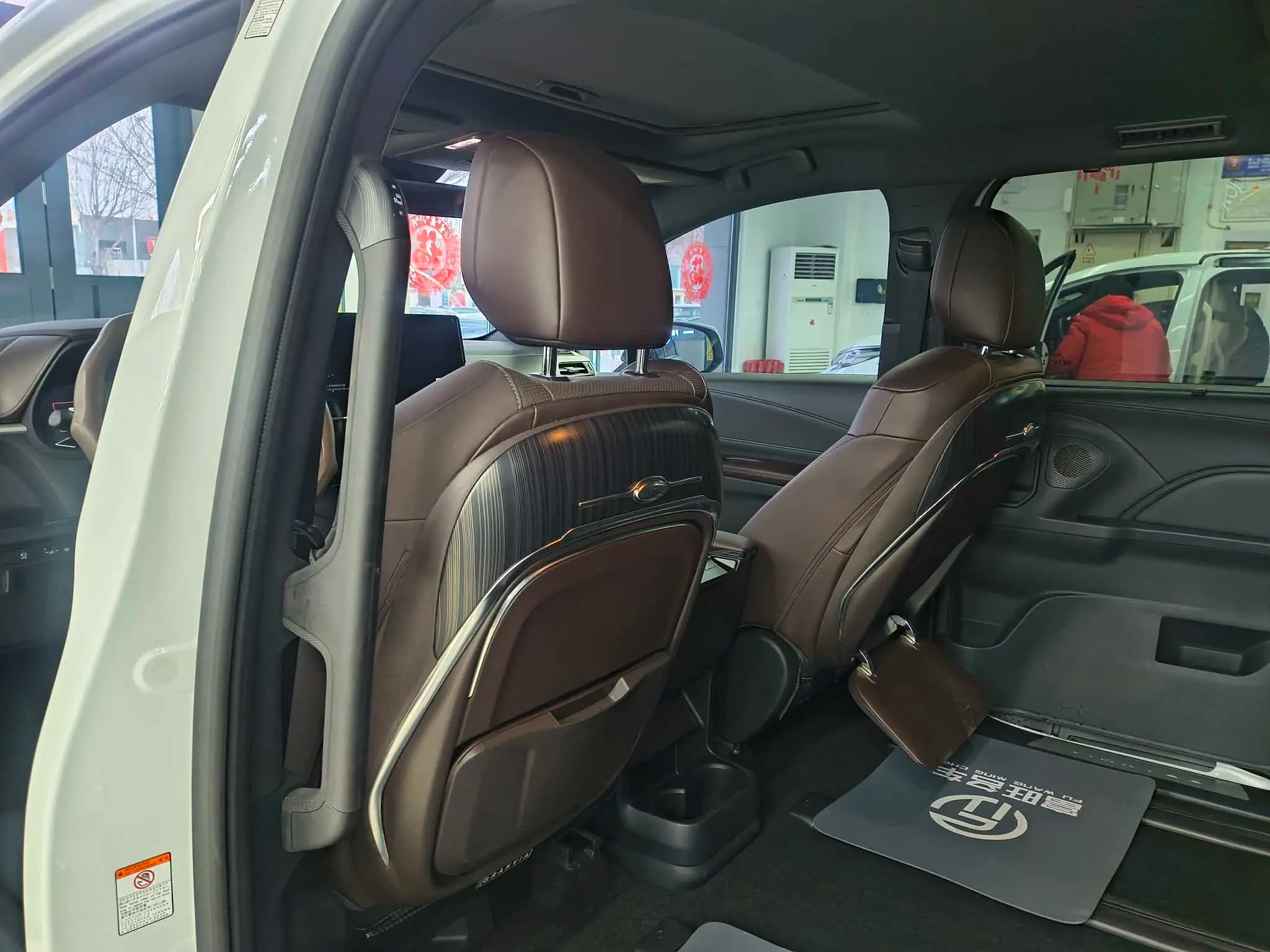 Toyota Granvia 2025 г. 13645 км. — фото 17