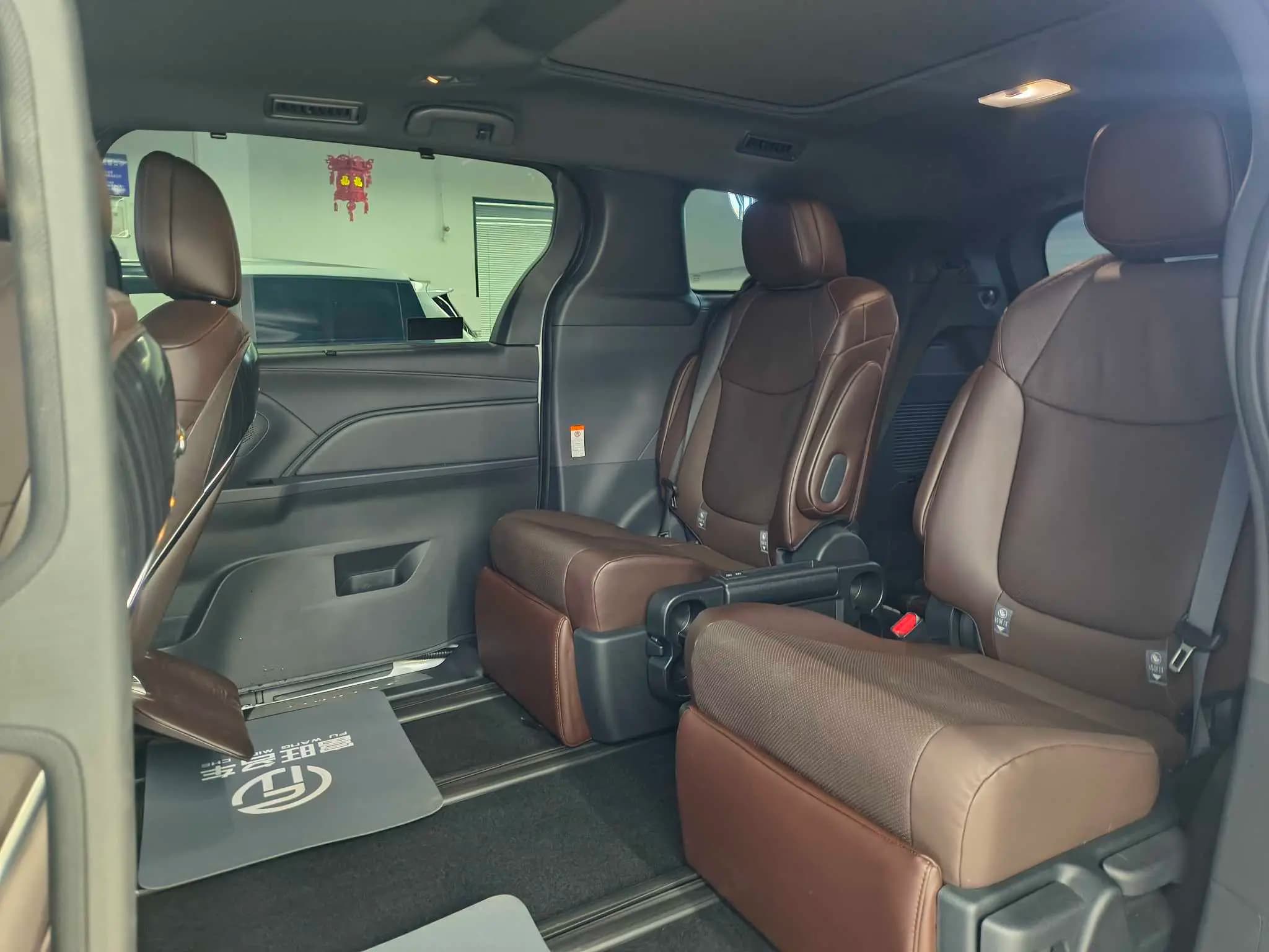 Toyota Granvia 2025 г. 13645 км. — фото 18