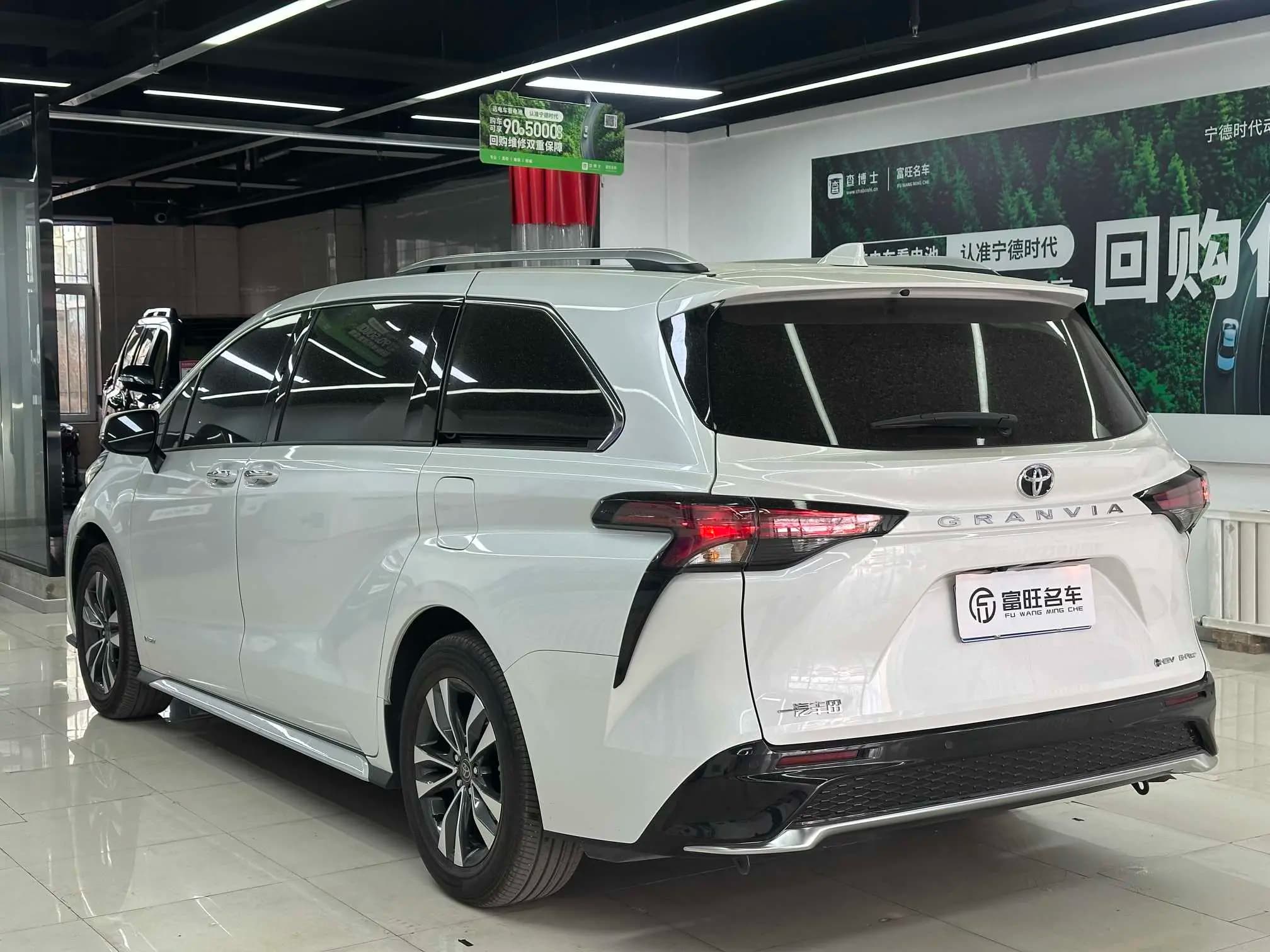 Toyota Granvia 2025 г. 13645 км. — фото 4