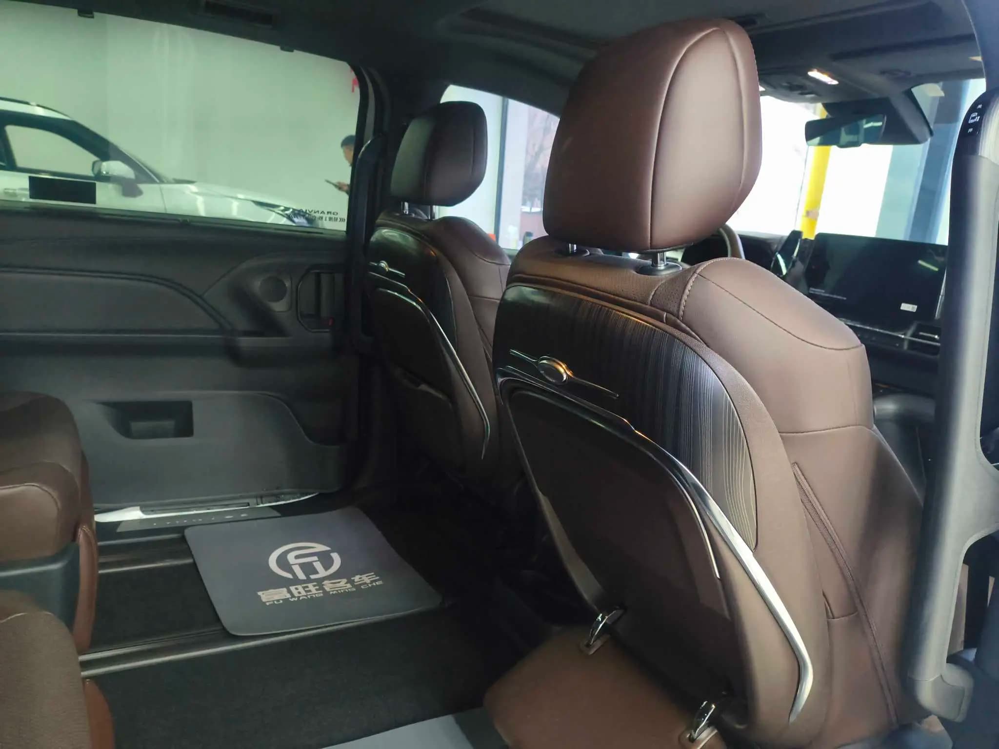 Toyota Granvia 2025 г. 13645 км. — фото 7