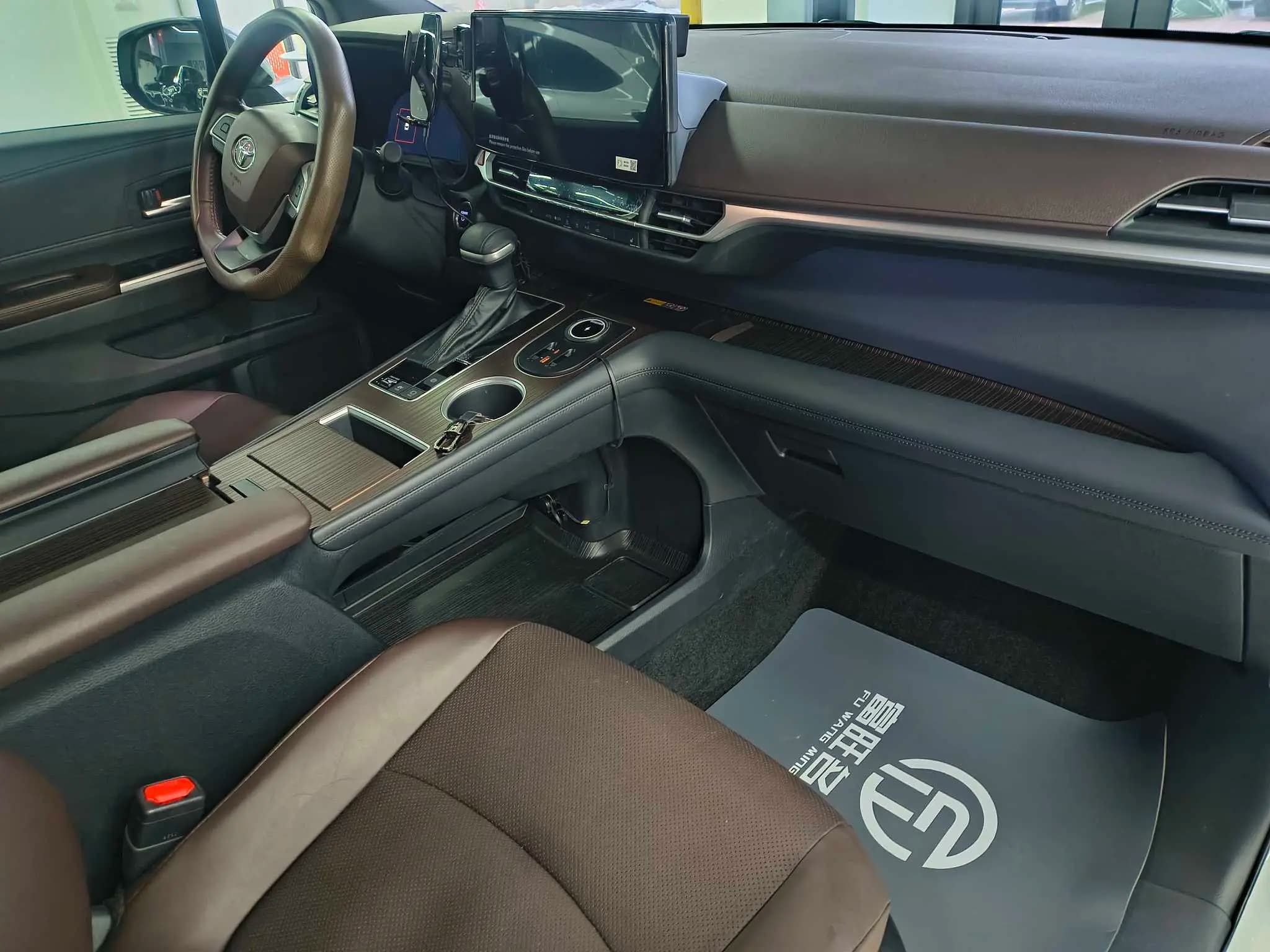 Toyota Granvia 2025 г. 13645 км. — фото 9