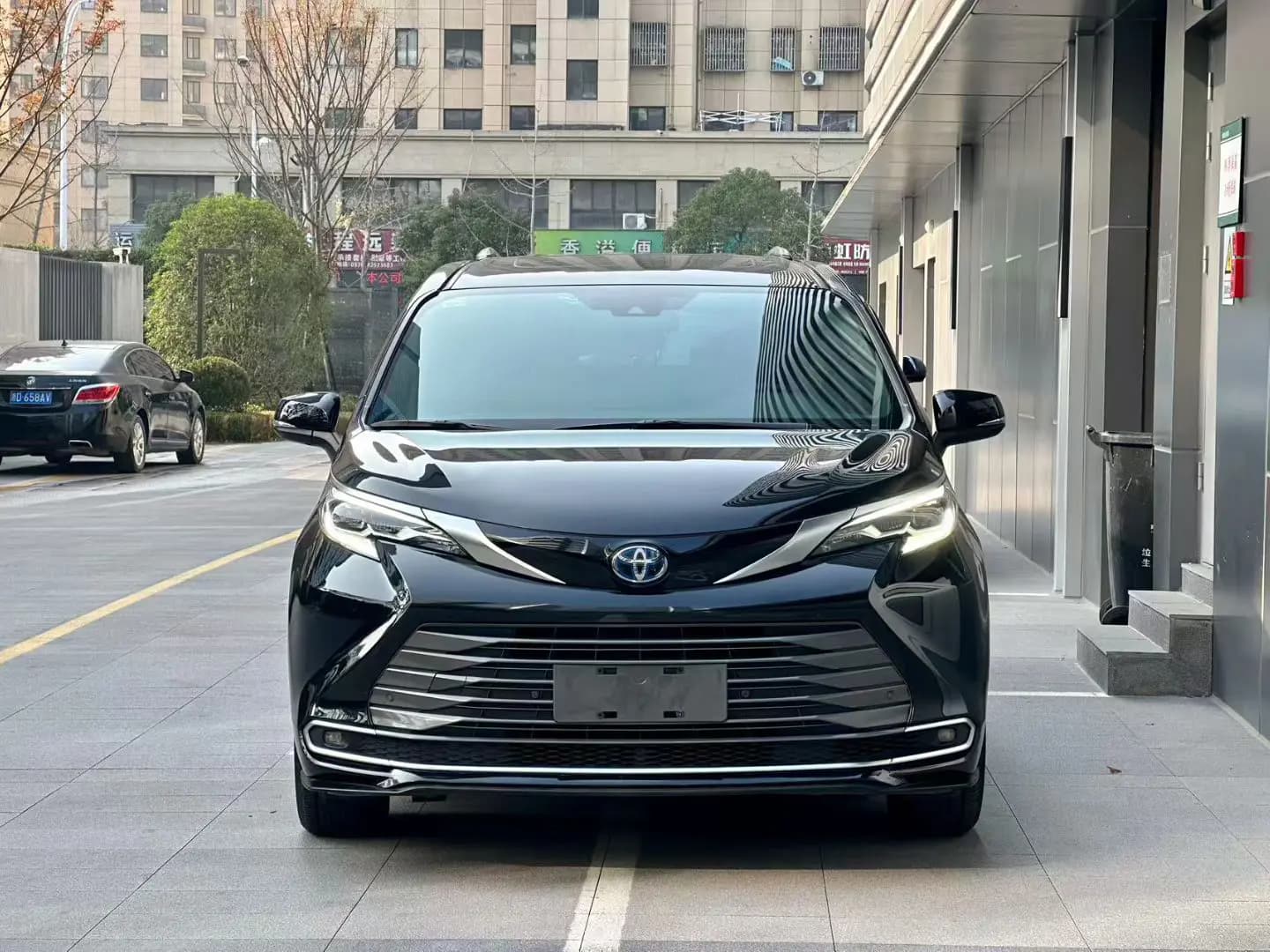 Toyota Sienna 2022 г. 66027 км. — фото 2