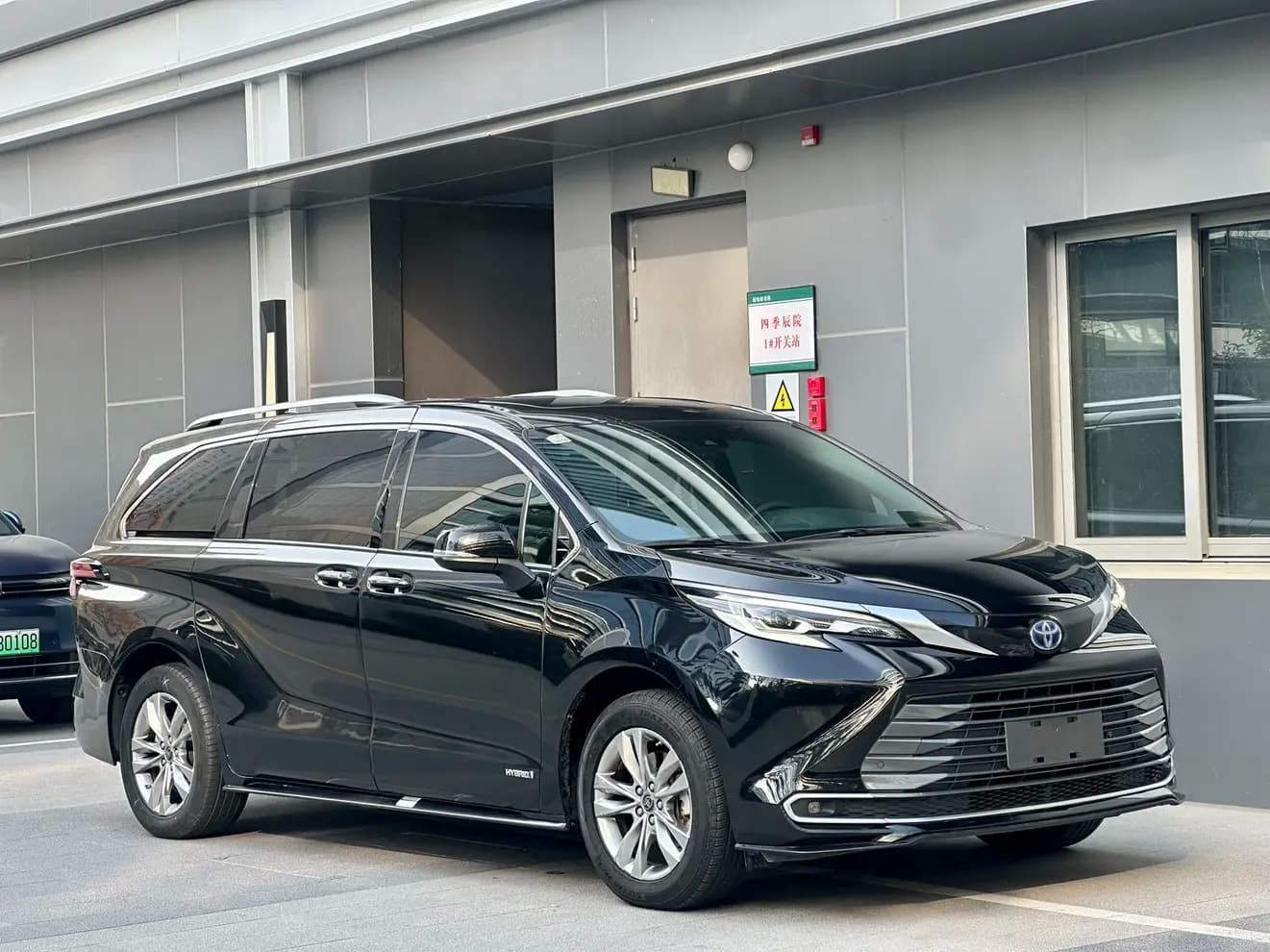 Toyota Sienna 2022 г. 66027 км. — фото 3