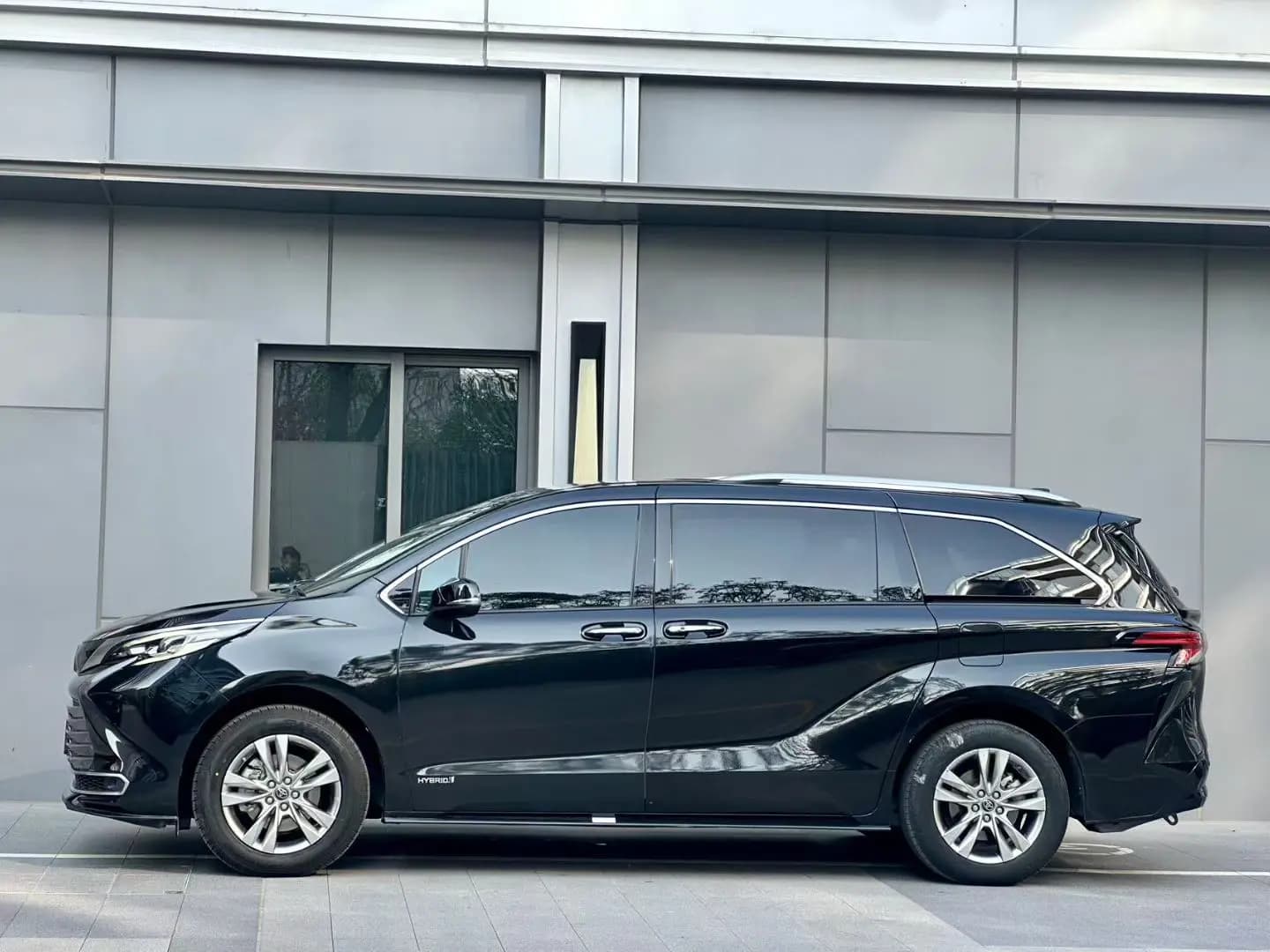 Toyota Sienna 2022 г. 66027 км. — фото 4