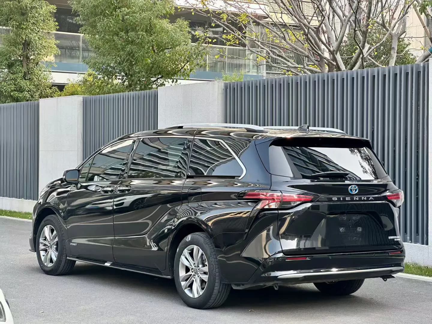 Toyota Sienna 2022 г. 66027 км. — фото 5