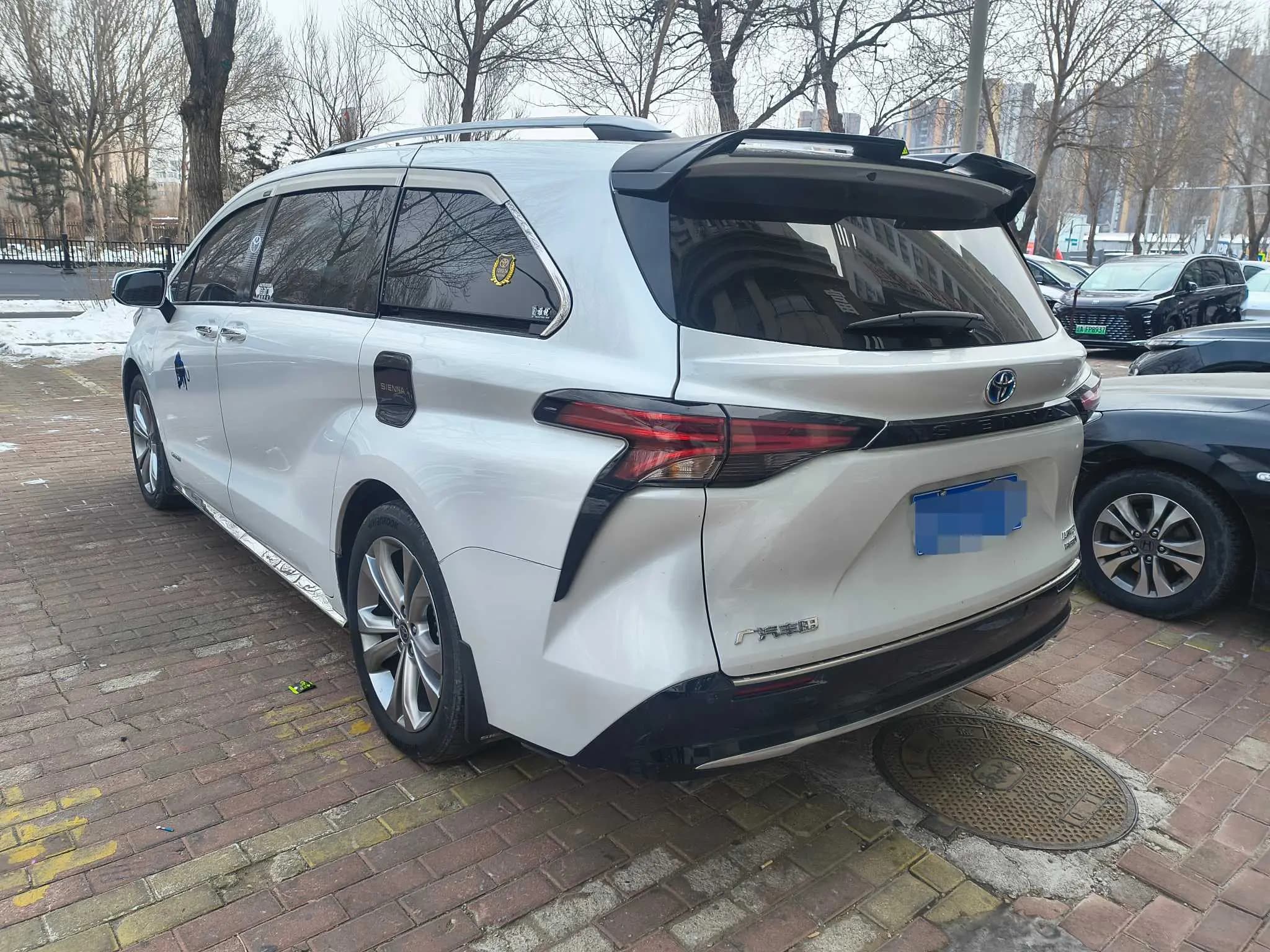 Toyota Sienna 2024 г. 20328 км. — фото 4