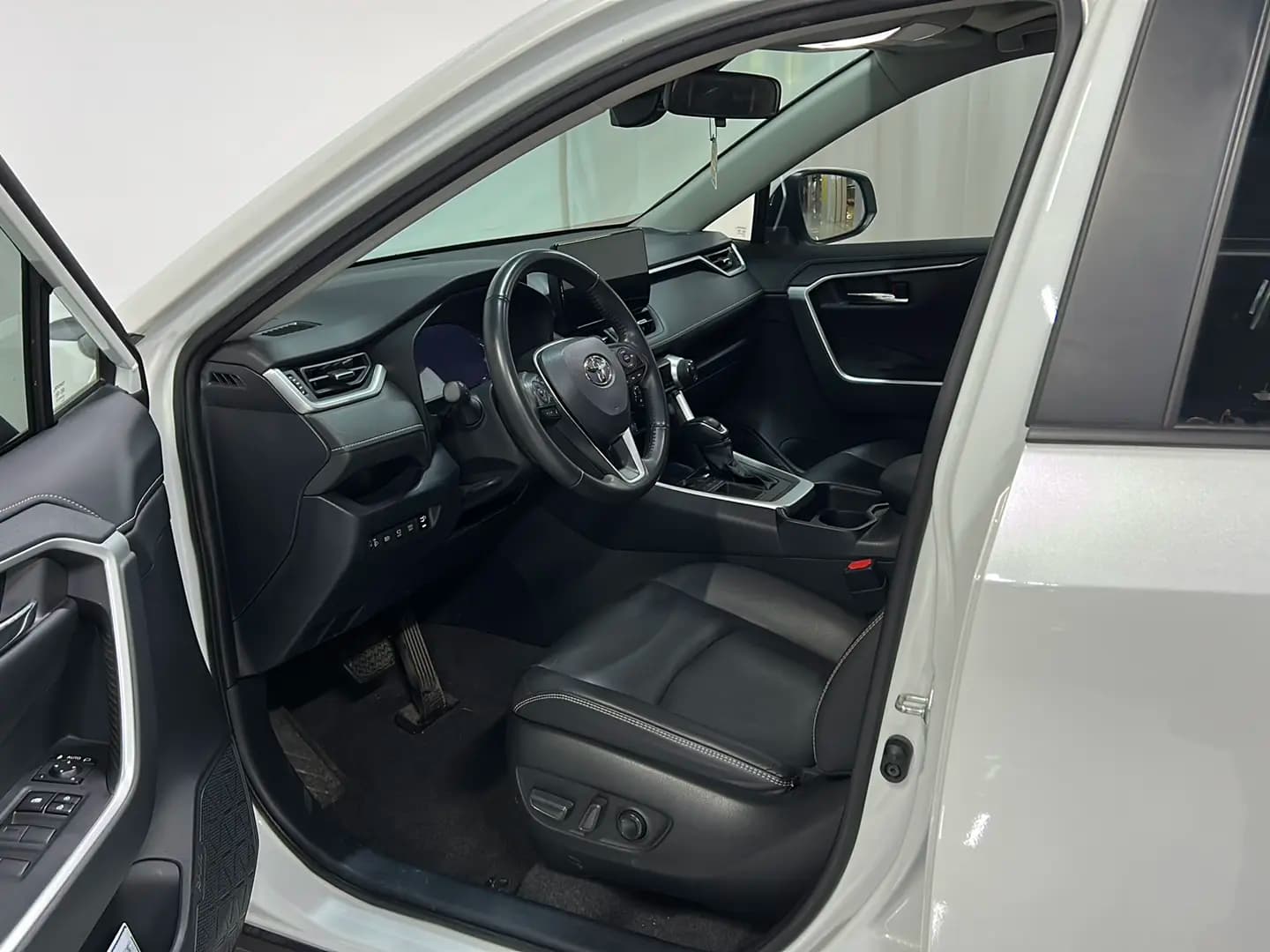 Toyota RAV4 2024 г. 17270 км. — фото 17