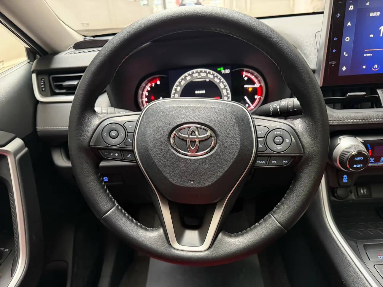 Toyota RAV4 2022 г. 30048 км. — фото 8