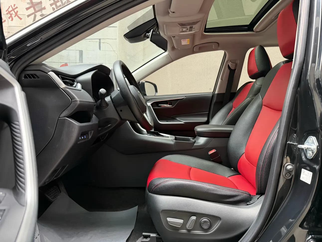 Toyota RAV4 2022 г. 30048 км. — фото 9