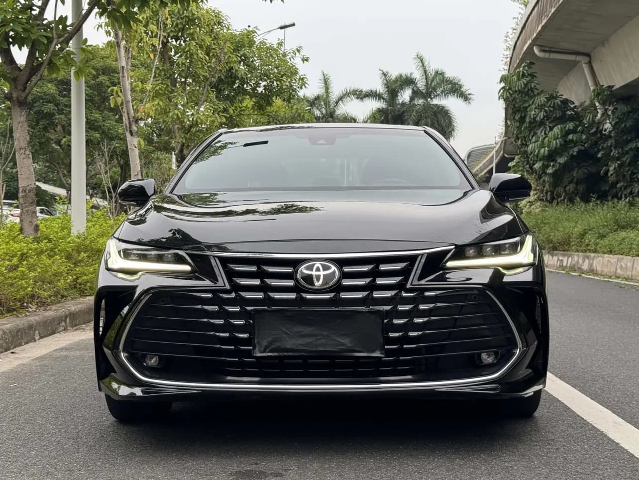 Toyota Avalon 2024 г. 52085 км. — фото 2