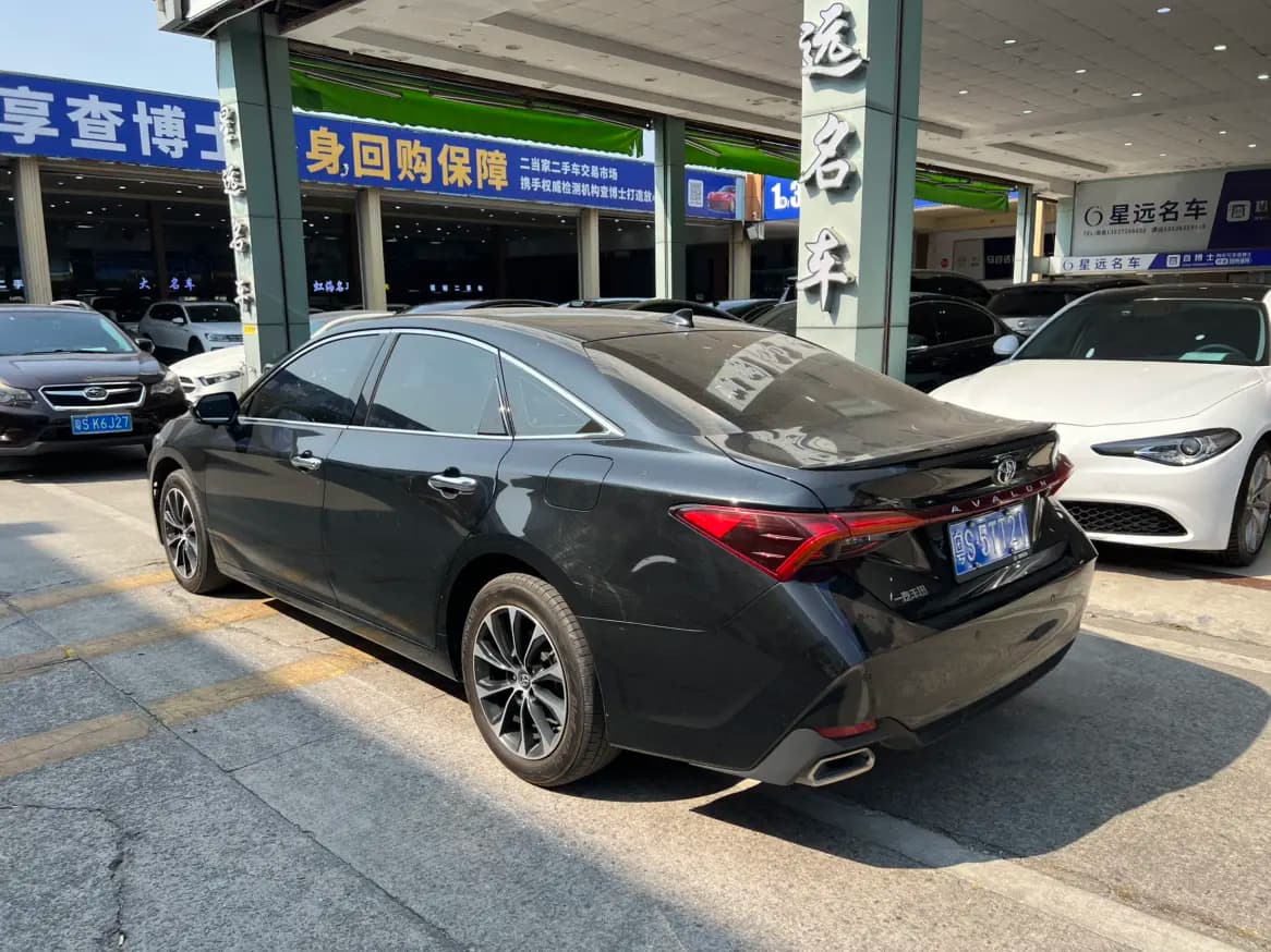 Toyota Avalon 2023 г. 39086 км. — фото 4