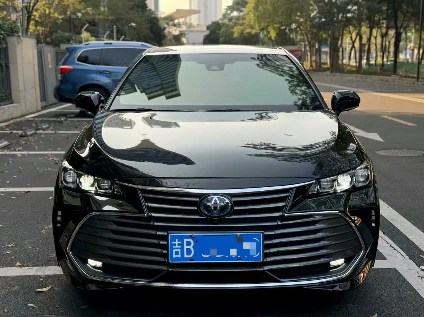 Toyota Avalon 2022 г. 40087 км. — фото 2