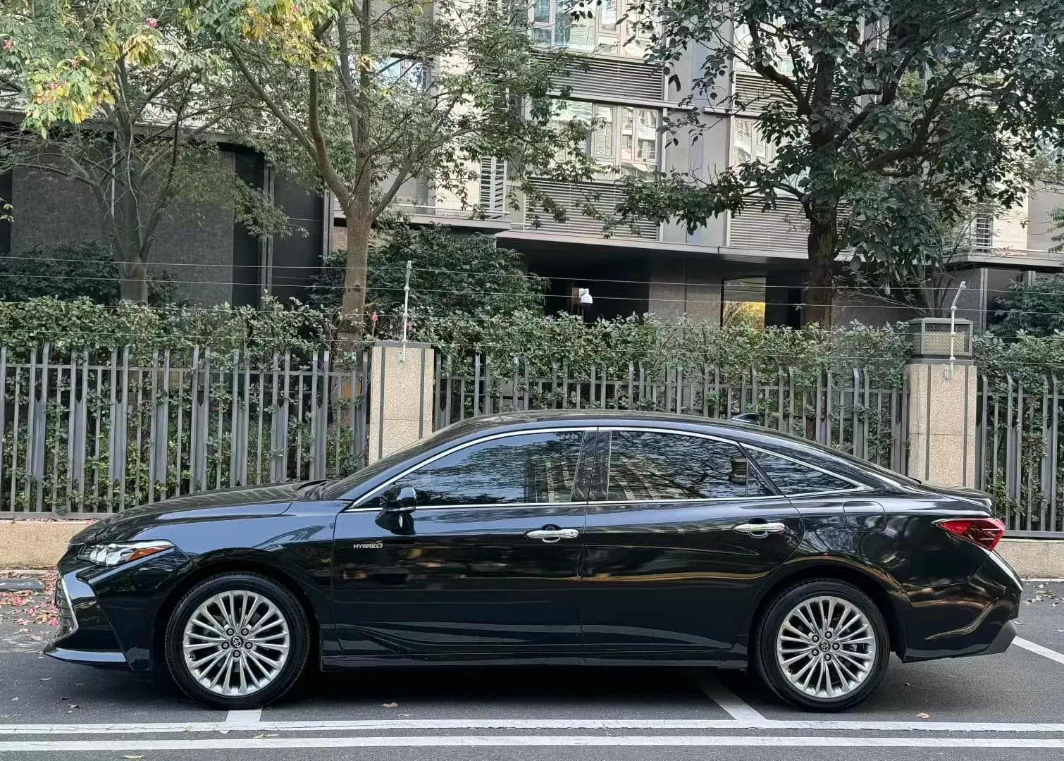 Toyota Avalon 2022 г. 40087 км. — фото 3
