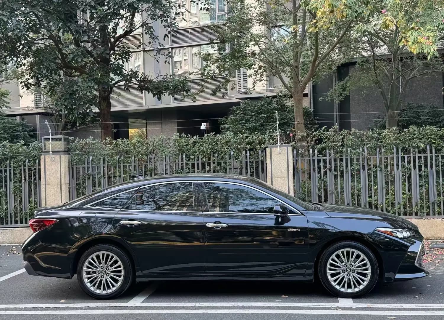 Toyota Avalon 2022 г. 40087 км. — фото 5