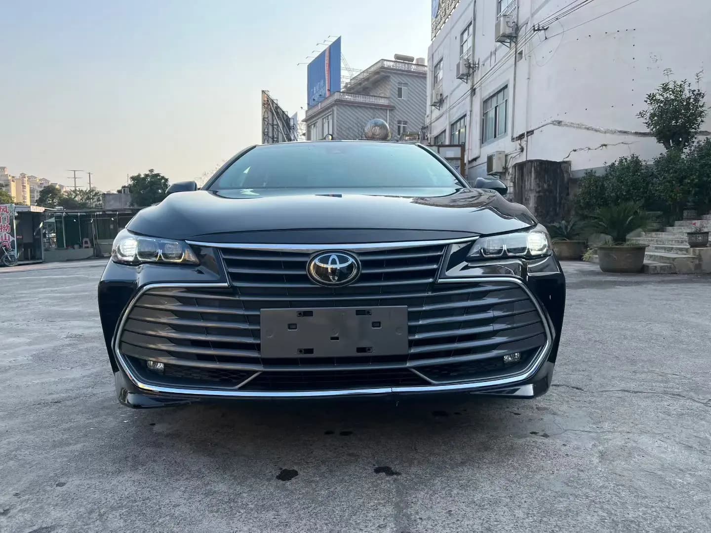 Toyota Avalon 2021 г. 97288 км. — фото 2