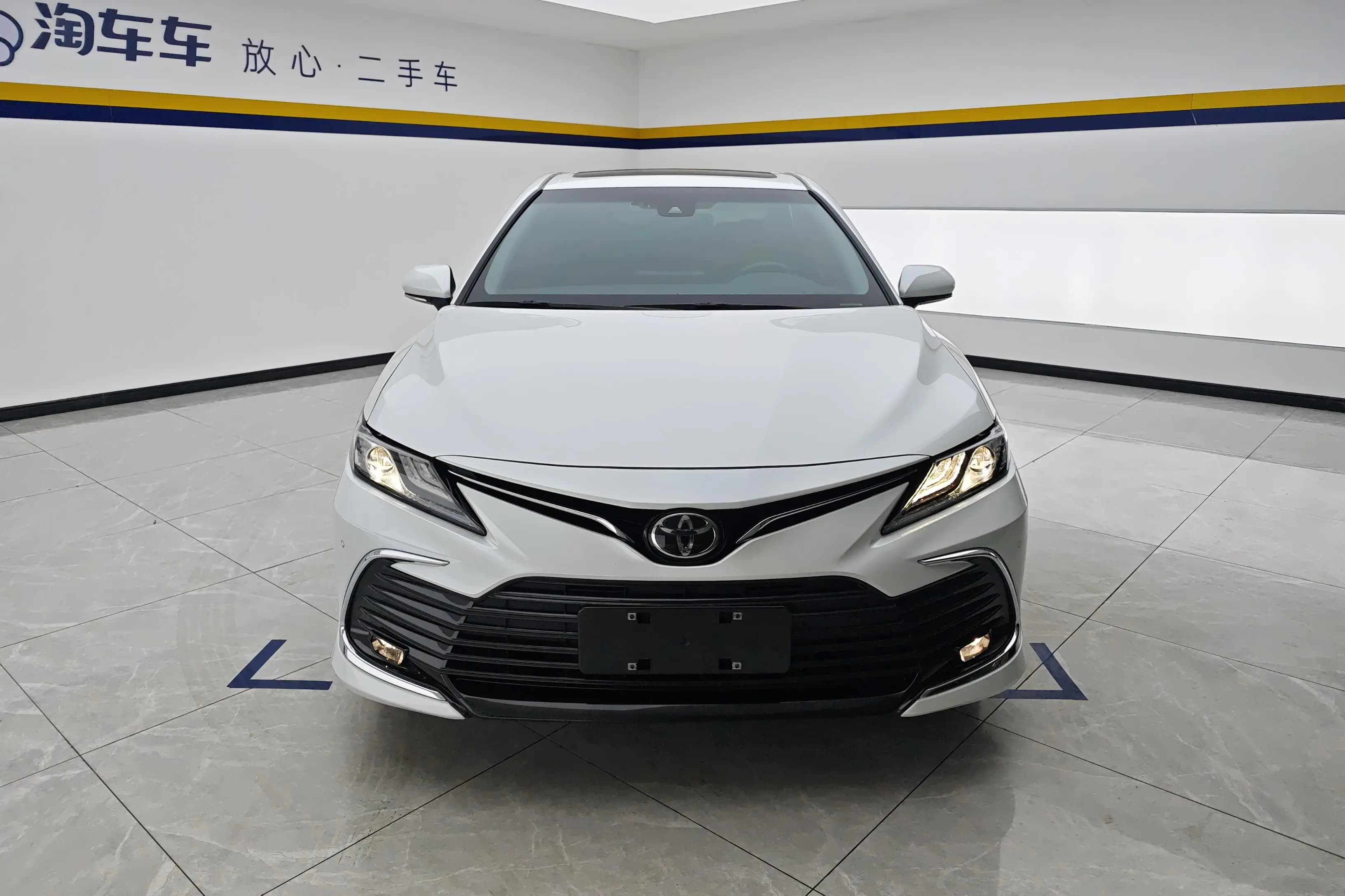 Toyota Camry 2022 г. 42320 км. — фото 2