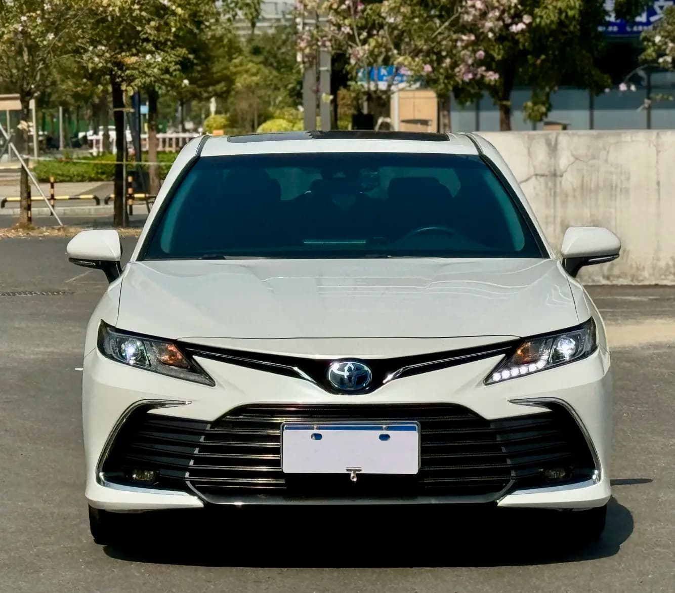 Toyota Camry 2023 г. 27021 км. — фото 2