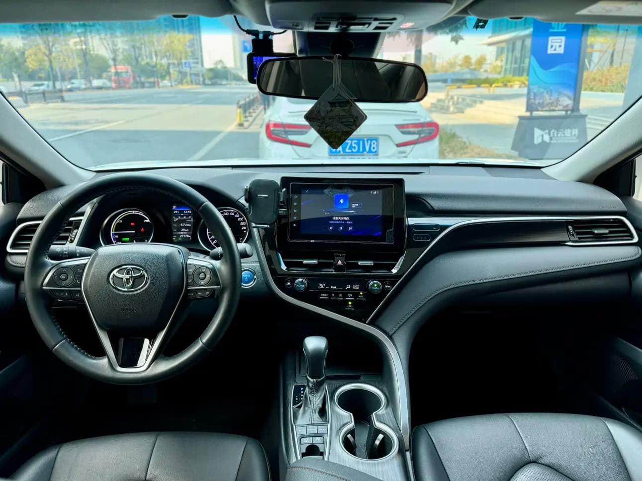 Toyota Camry 2023 г. 27021 км. — фото 22