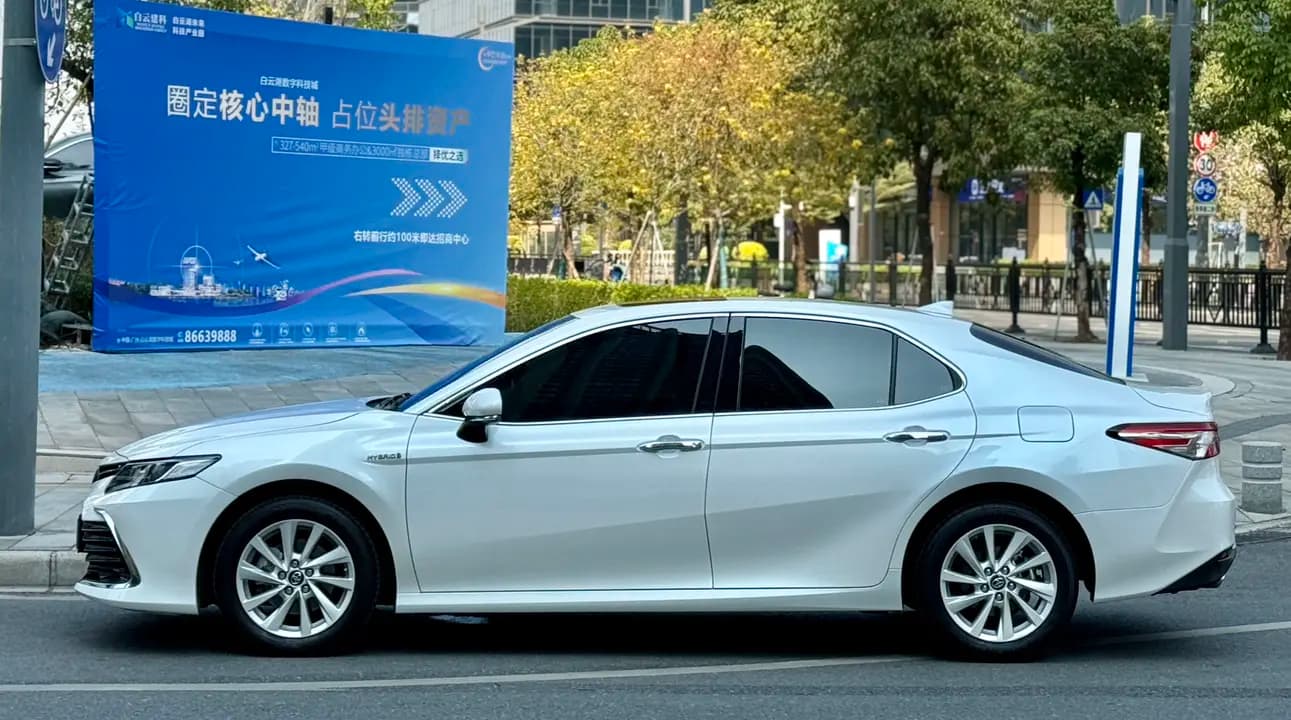 Toyota Camry 2023 г. 27021 км. — фото 4