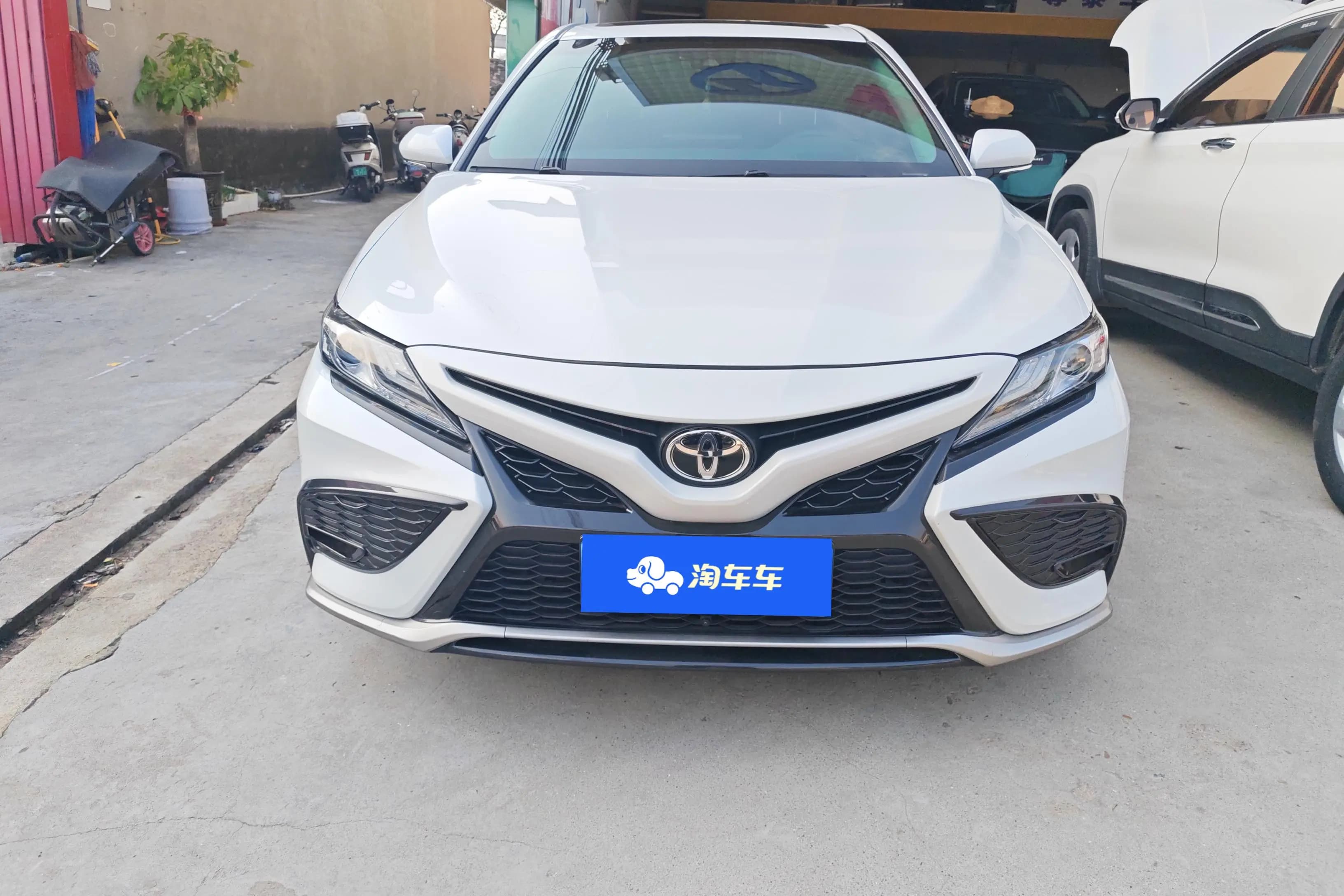 Toyota Camry 2023 г. 28527 км. — фото 2