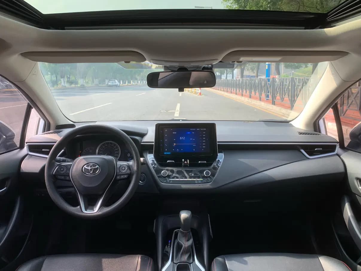 Toyota Corolla 2022 г. 46110 км. — фото 17