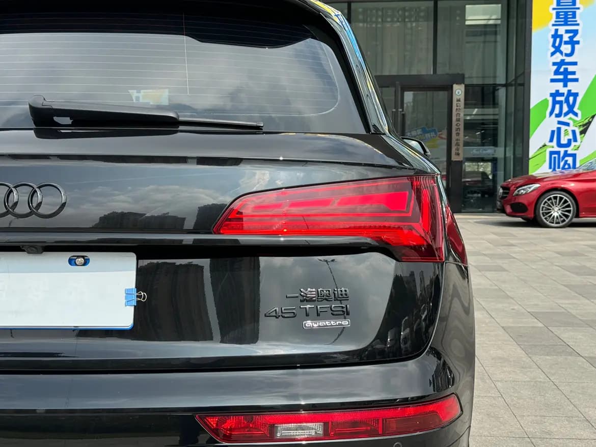 Audi Q5L 2022 г. 59030 км. — фото 11