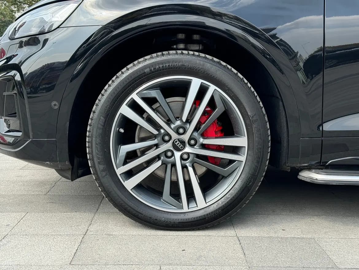 Audi Q5L 2022 г. 59030 км. — фото 12