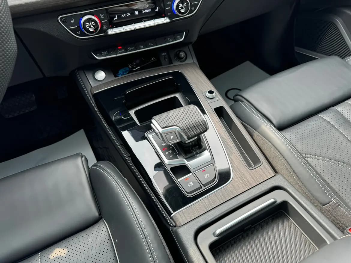 Audi Q5L 2022 г. 59030 км. — фото 18