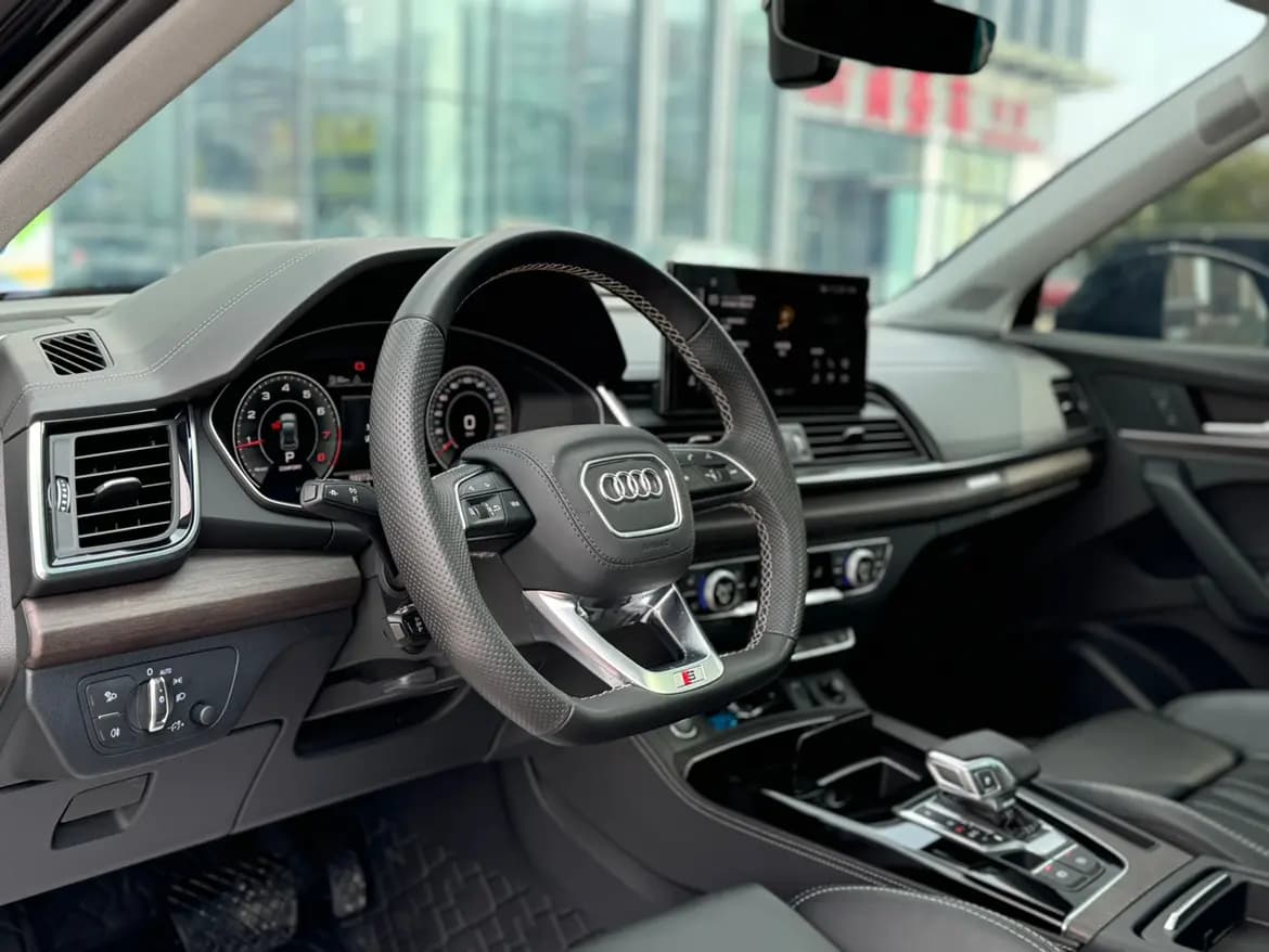 Audi Q5L 2022 г. 59030 км. — фото 19