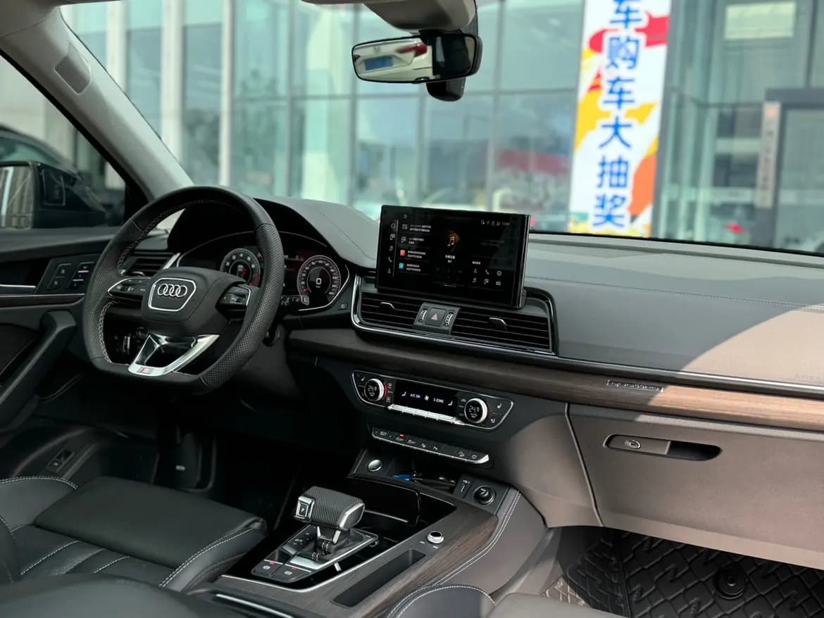Audi Q5L 2022 г. 59030 км. — фото 20