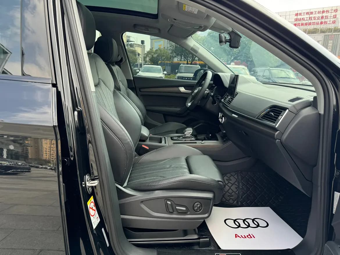 Audi Q5L 2022 г. 59030 км. — фото 28