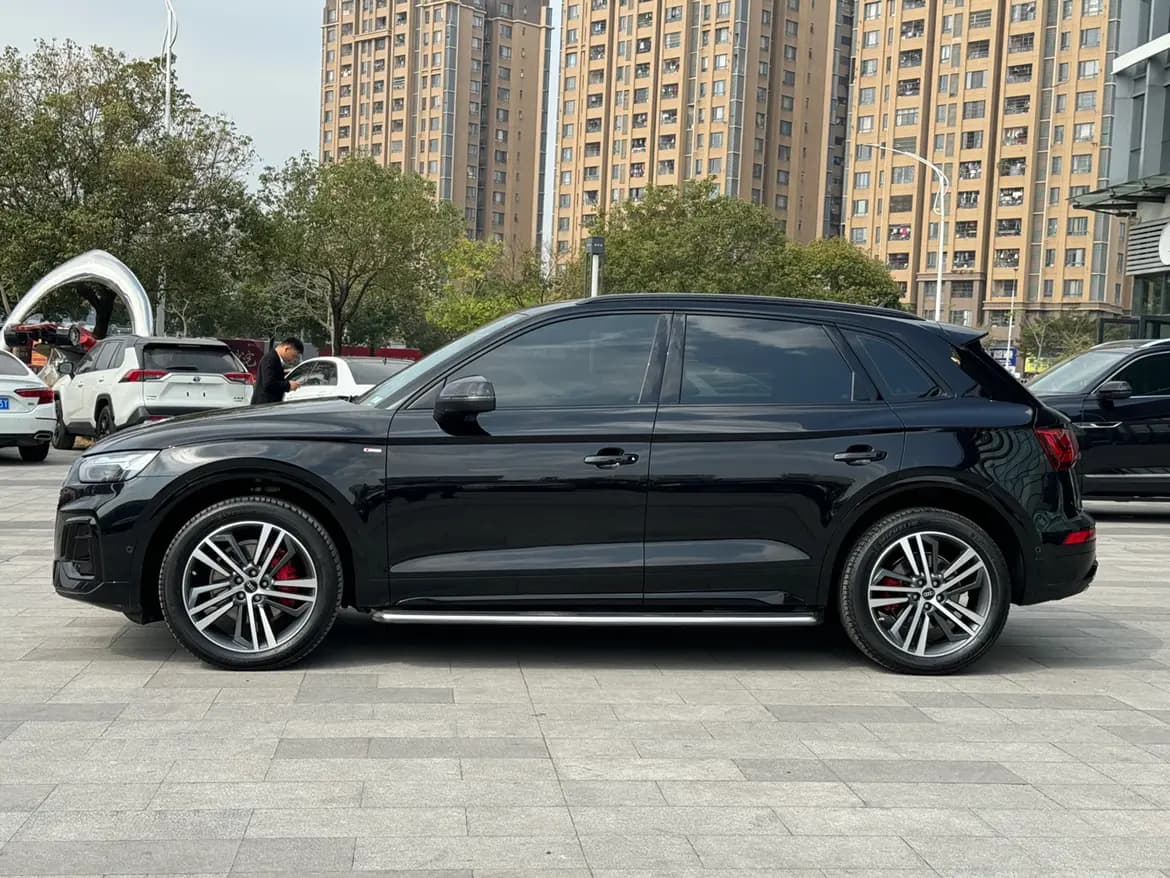 Audi Q5L 2022 г. 59030 км. — фото 4