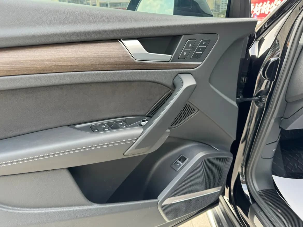Audi Q5L 2022 г. 59030 км. — фото 10